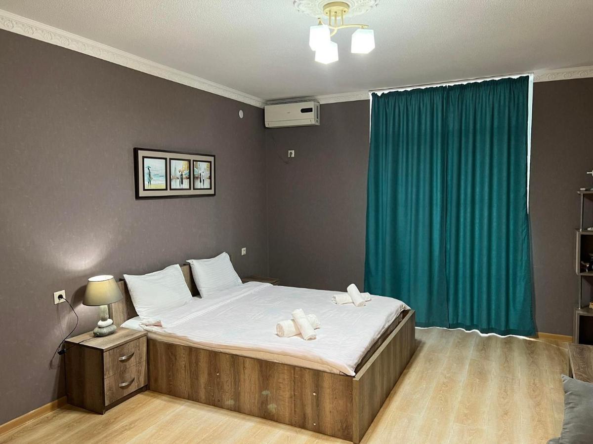 Holiday Lux Sea Towers Batumi Exterior photo
