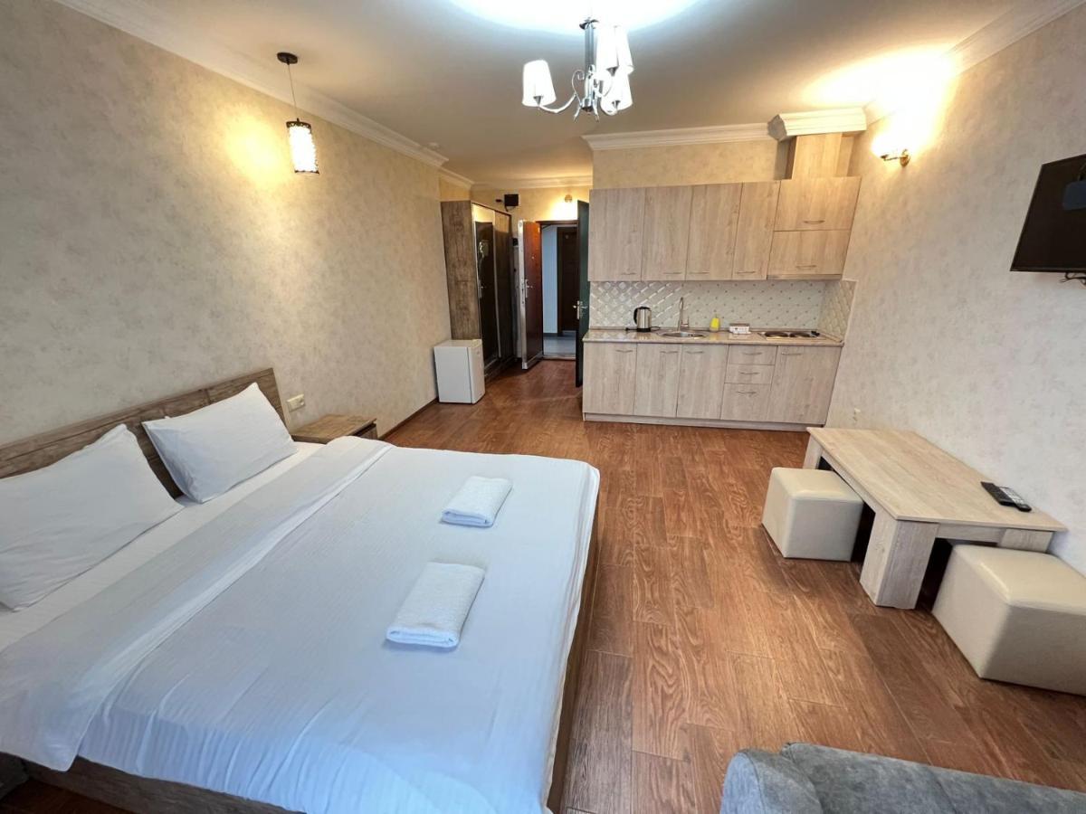 Holiday Lux Sea Towers Batumi Exterior photo