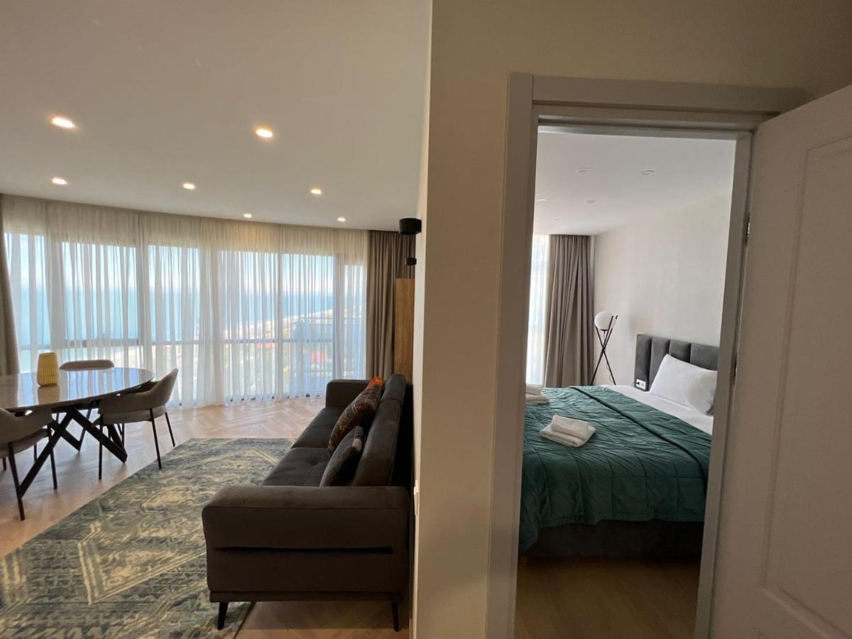Holiday Lux Sea Towers Batumi Exterior photo