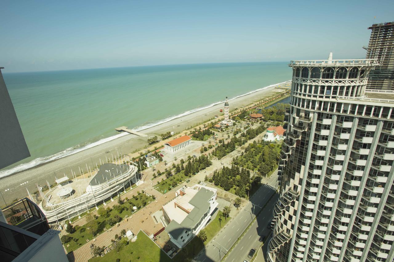 Holiday Lux Sea Towers Batumi Exterior photo