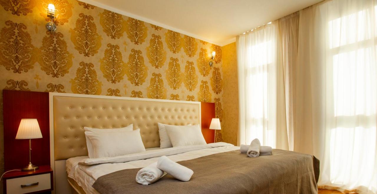 Holiday Lux Sea Towers Batumi Exterior photo